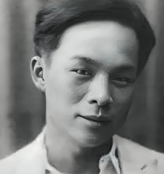 1939年，香港。陈璧君约见胡兰成，开门见山一句话："你月薪多少？""60元