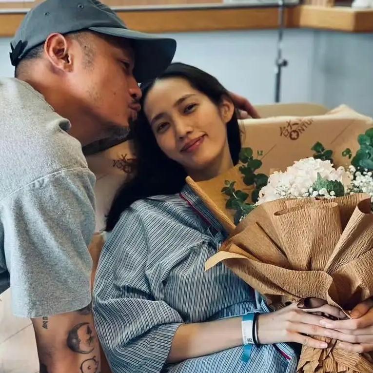 难怪余文乐的前妻王棠云敢掀桌子离婚，原来她是中国台湾亚美集团总裁王东生的千金。