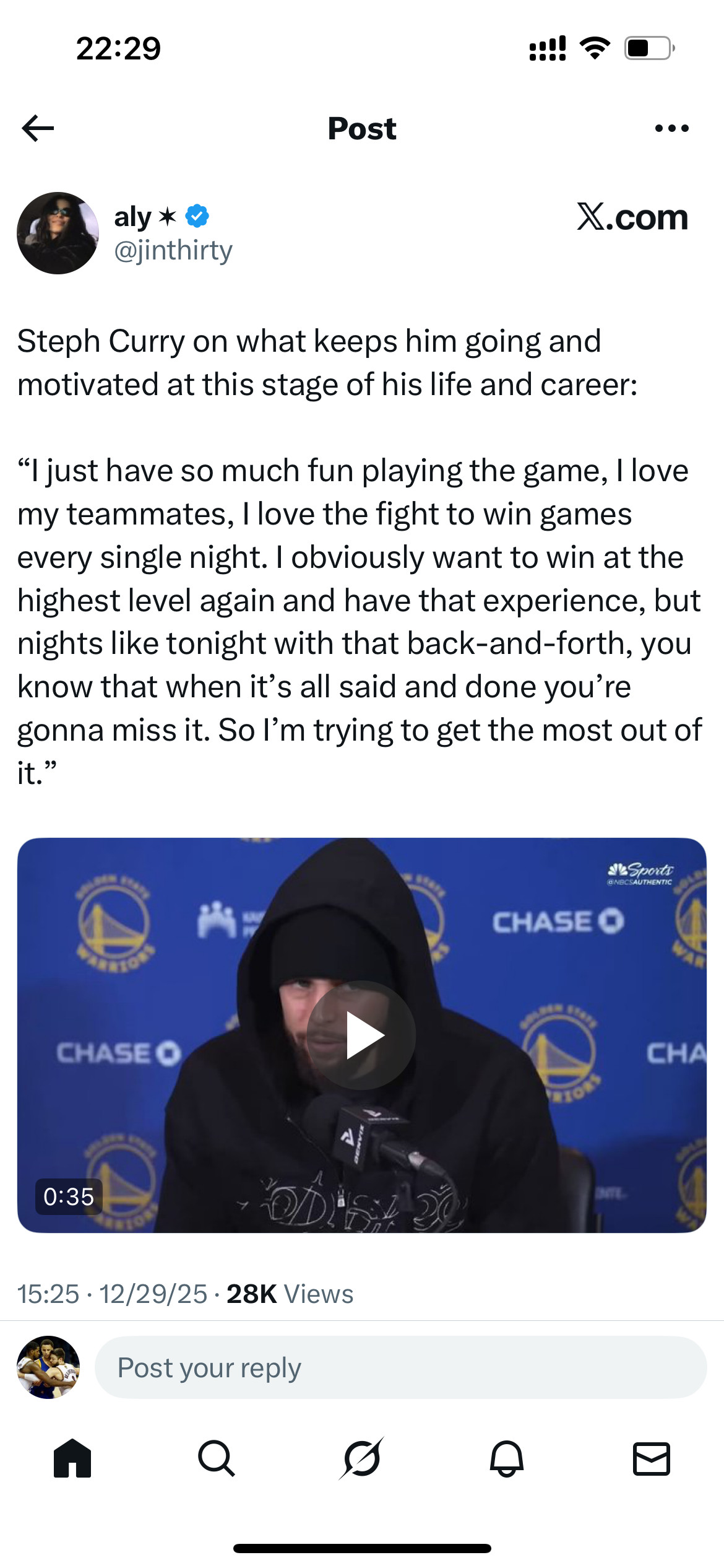 库里谈到在现阶段维持动力和斗志的原因：“我纯粹是享受打球的乐趣。我爱我的队友，也