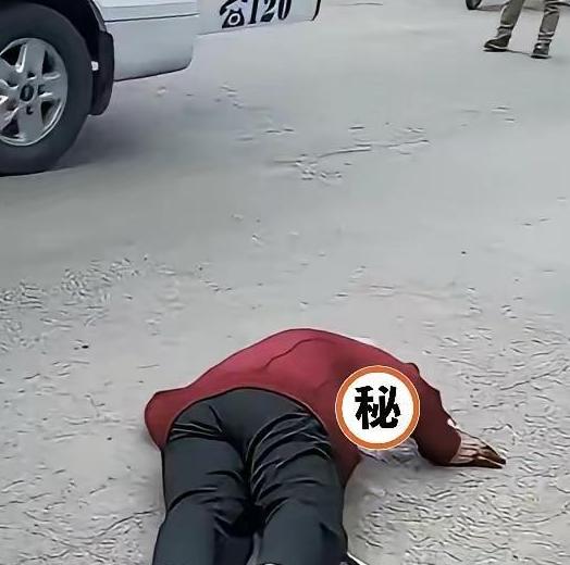 善良真的成了原罪？杭州街头，一位62岁的阿姨不慎摔倒在地，身体动弹不得，在人