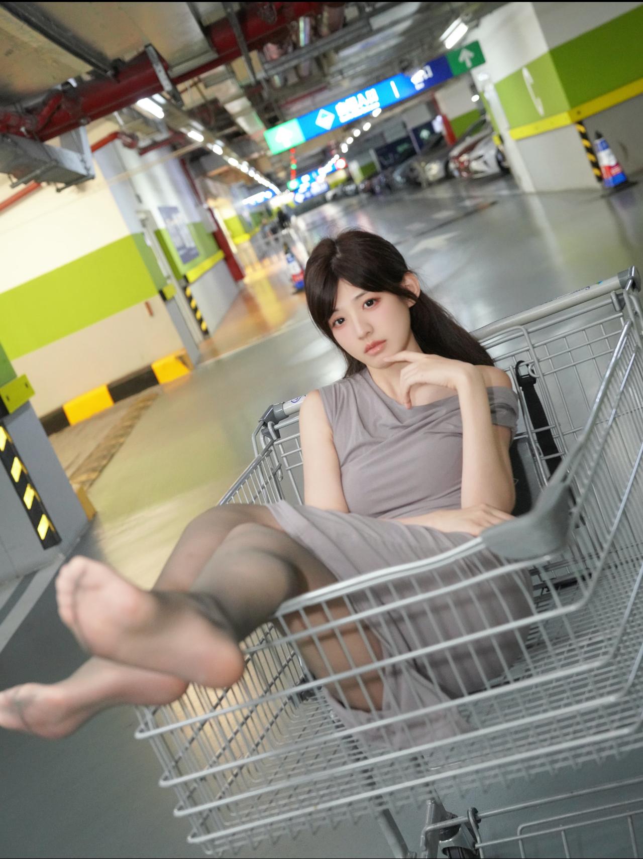 坐在购物车里，谁来结账！