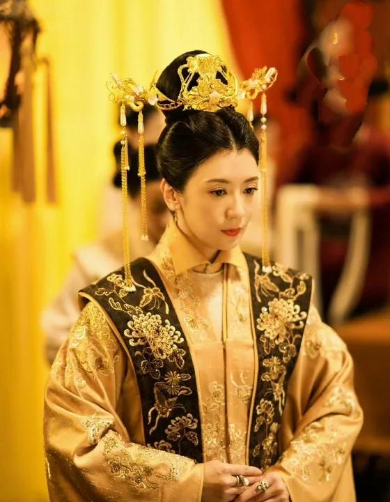 1462年，15岁的太子朱见深宠幸了比他大19岁的乳娘万贞儿，从此一发不