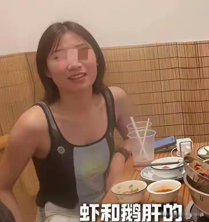 真是活久见！坐几千块的飞机去白嫖一顿四百块的火锅，这账怎么算的？辽宁两男两女