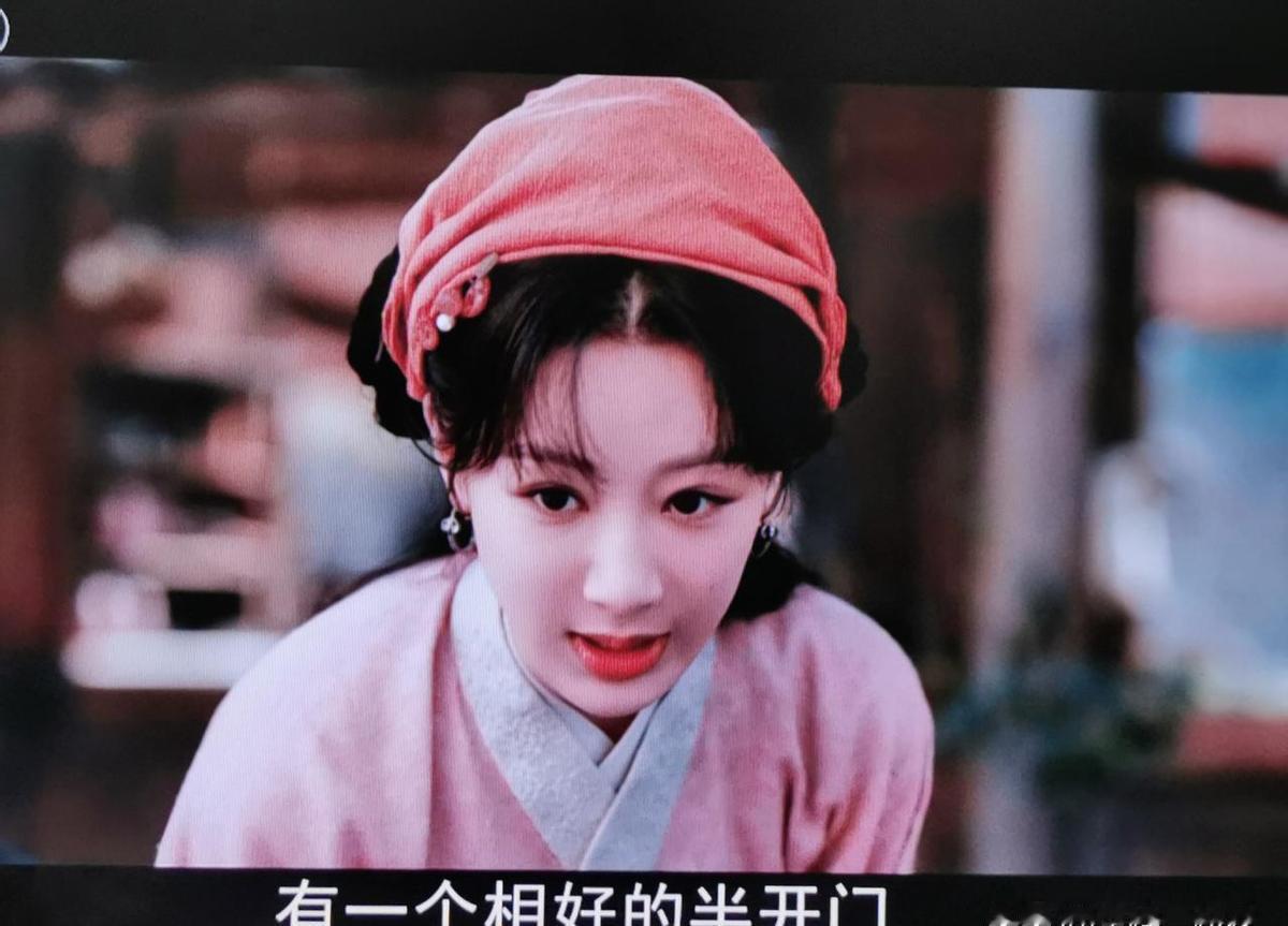 富大龙，45岁，金鸡华表双料影帝，现在要在一部古偶里给33岁的杨紫当长辈。这不