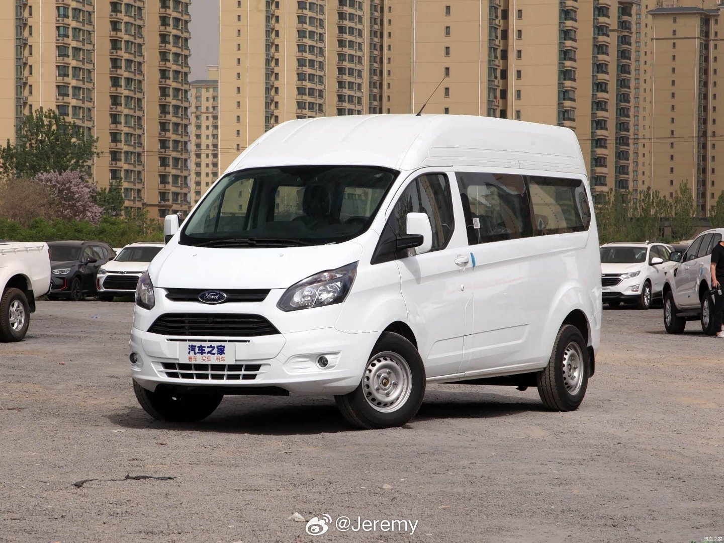 蔚来ES9实车图曝光，根据工信部的数据，ES9的长宽高分别是5365/2029/