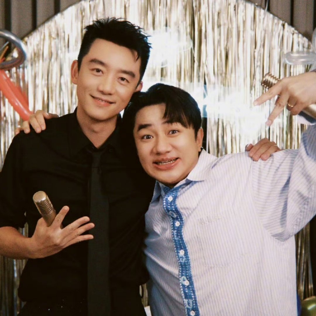 初代跑男重聚给郑恺庆生“猎豹”郑恺40岁了，生日宴上初代跑男王祖蓝带着尹正参加