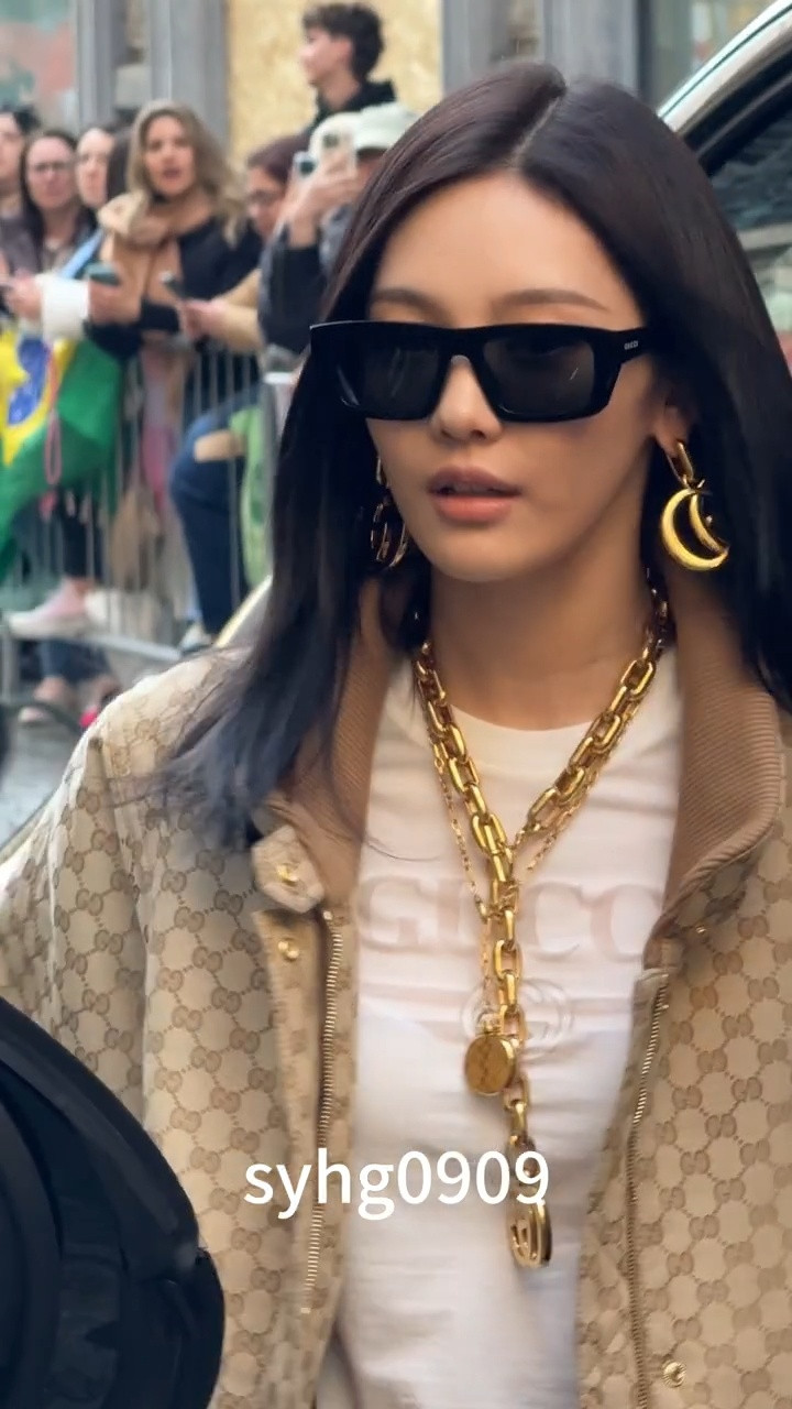 宁宁造型最符合richman概念的一集宁艺卓Gucci探店金耳环金项链造型