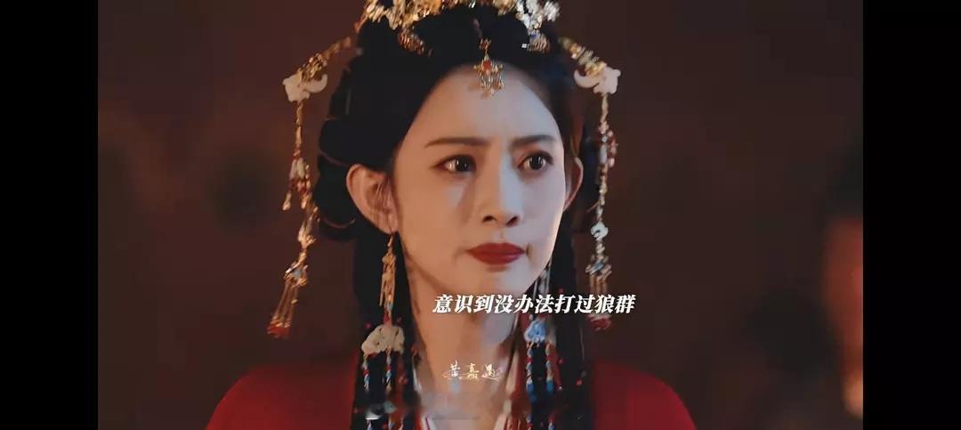 孟子义很适合这种妆容啊，浓颜系都是这样吧，怎么能说是半永久妆容呢？​​​