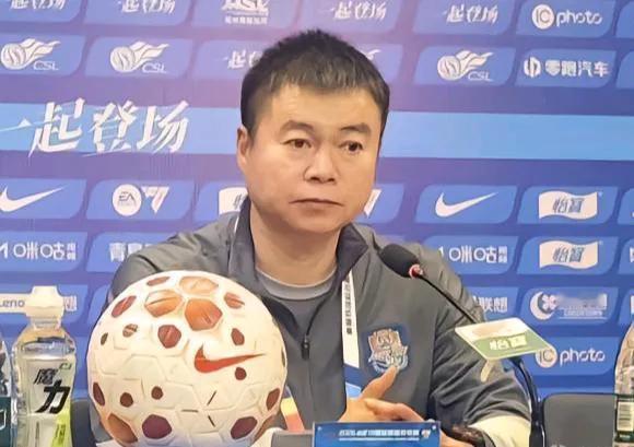 天津津门虎主帅于根伟说出了他不辞职的原因。在主场1-2不敌河南队后，天津津门虎