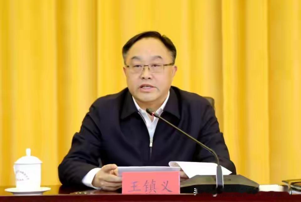 全国优秀县委书记共305人，少数人落马，荣誉从来不是反腐“护身符”！在我国