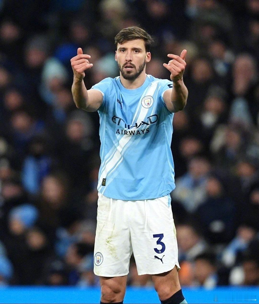 【曼城主力后卫又伤一人】曼城主教练瓜迪奥拉确认，鲁本-迪亚斯因脚筋伤病将缺席4-