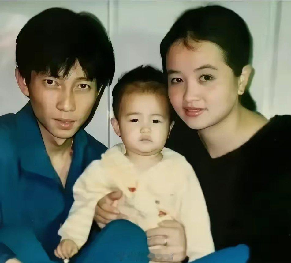 谁能想到这个小女孩以后会是娱乐圈一线女明星？​​​