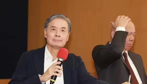 为了对付这个坏家伙，马英九姐姐再发声明，直接表明弟弟有病，被金某人挟持、利用、伤