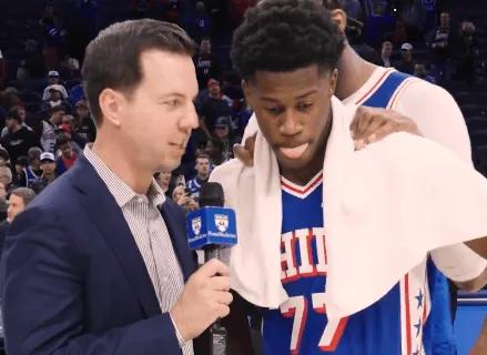 埃奇库姆你这么说话有考虑过恩比德的感受吗？埃奇库姆说马克西是球队真正的领袖，精英