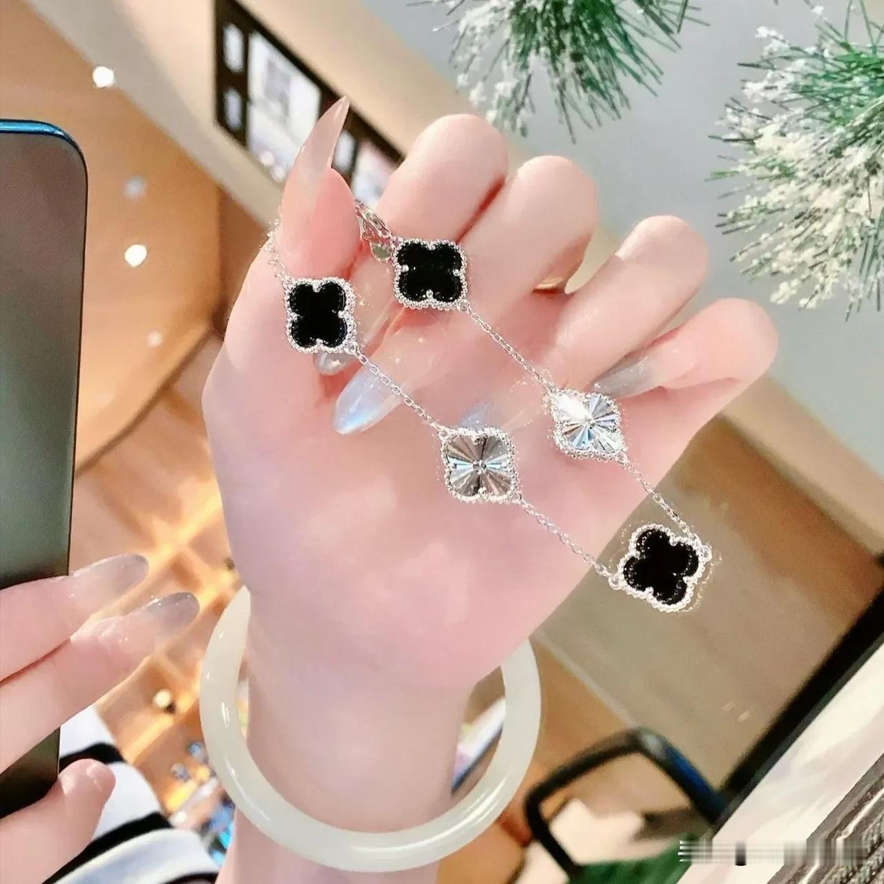 夫妻最怕不被理解，过去的夫妻、结婚是为了传统接代，女人都是生几个孩子，男人