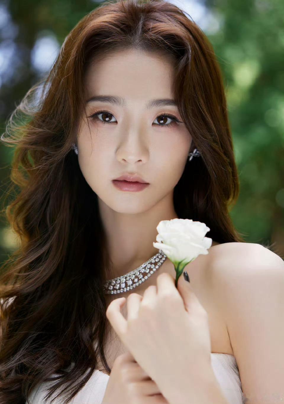 张艺凡青年演员张艺凡FAFA和花花张艺凡​​​