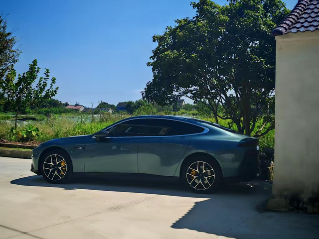 难道不是设计倒退吗这改的啥玩意儿？？！！改个内饰，改个背掀尾门，降点价，依旧