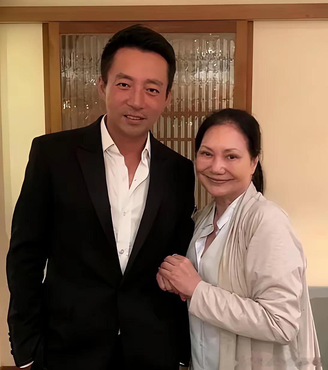 S妈真的很委屈自己辛苦了一辈子就因为买房子的时候把名字登记在女儿的名下，现在女儿