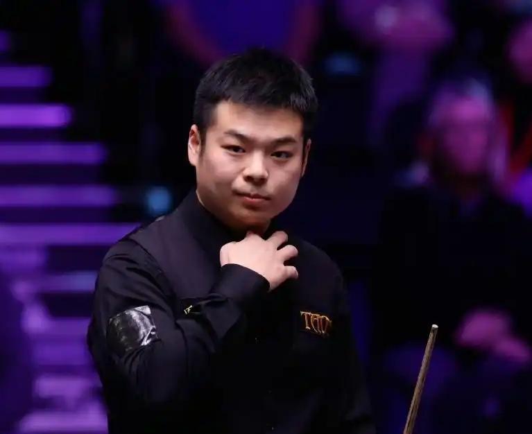 母爱真伟大，庞俊旭动力十足，6-3力克“金左手”，爆冷闯进8强！