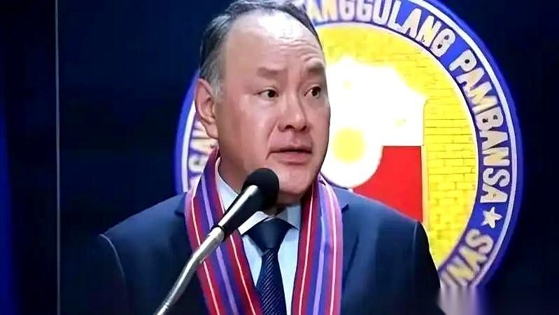 这两天，菲律宾自家媒体捅出的一份“投名状”，直接把马尼拉的政治牌桌给掀了。一国