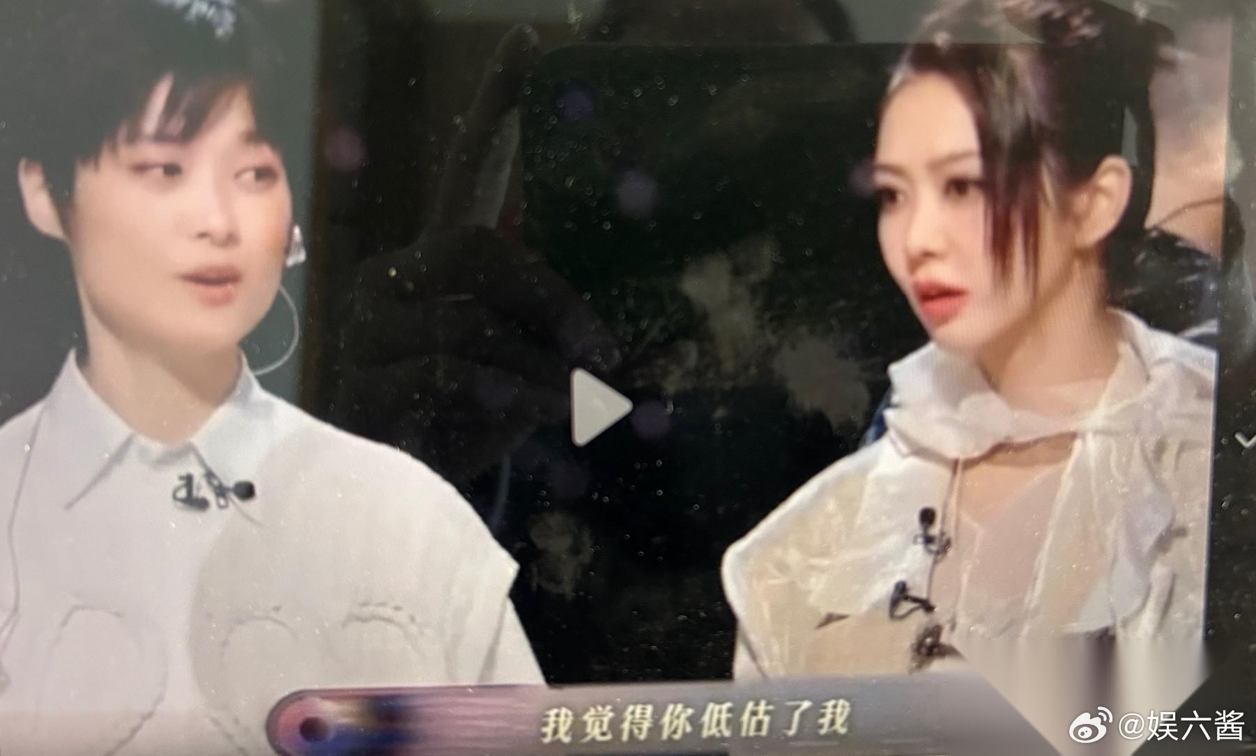 薛凯琪对李宇春说：你有1米65吗？李宇春有点不高兴地回复：我觉得你低估了我。