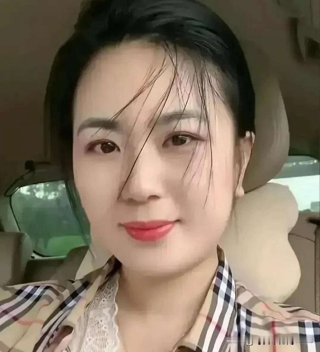 一位42岁的大龄剩女说：“我都42岁了，还没有结婚，说实话不着急不焦虑是假的，我