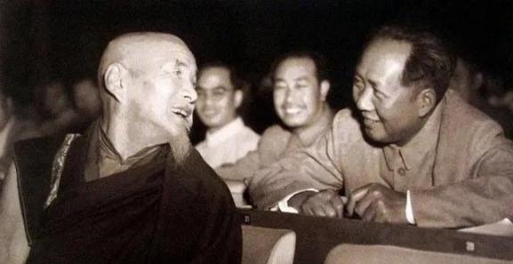毛主席问高僧喜饶嘉措：人生真有轮回吗？对方的回答让主席连连称赞！在新中国成立没