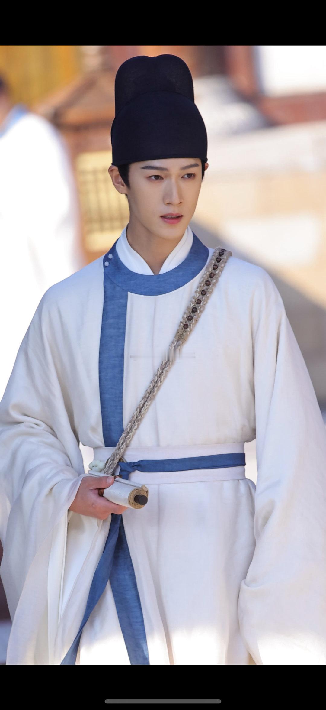 李昀锐刚刚放学最新帅图