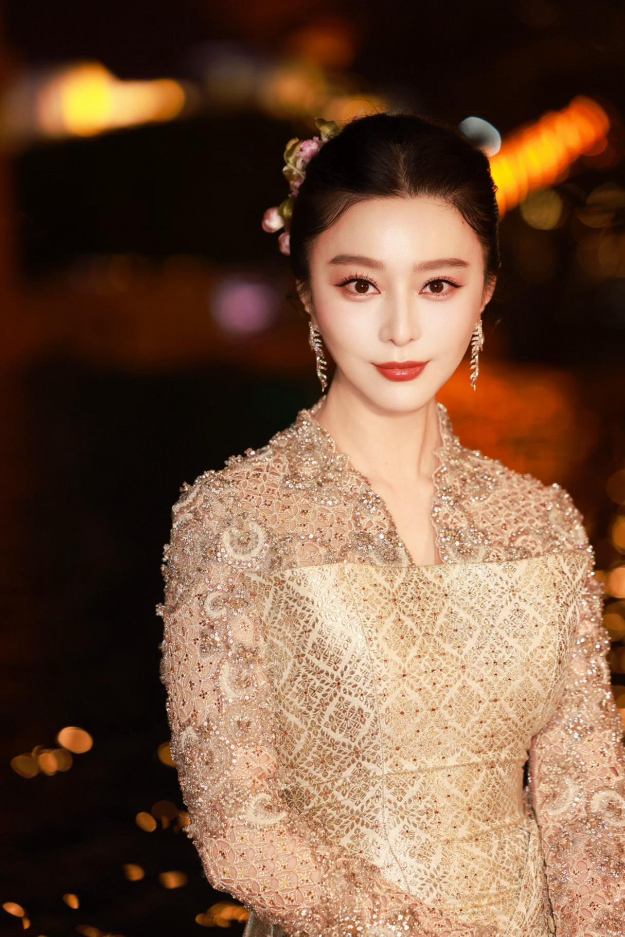 晒图笔记大赛成熟美人穿搭写真