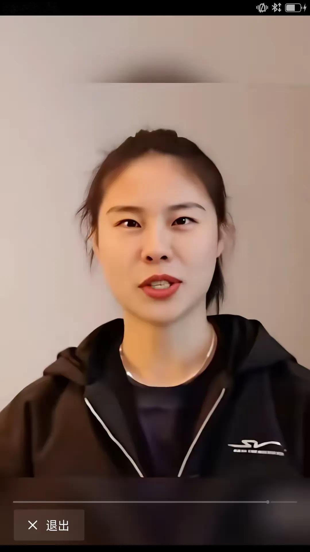 中国女篮名将王思雨接受媒体采访时吐露心声，直言到：叔叔阿姨你们好，我去澳大利亚了