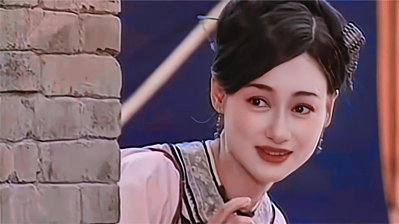 她从官兵手上夺刀这一段，直接把吴京都吓傻了，太狠了！