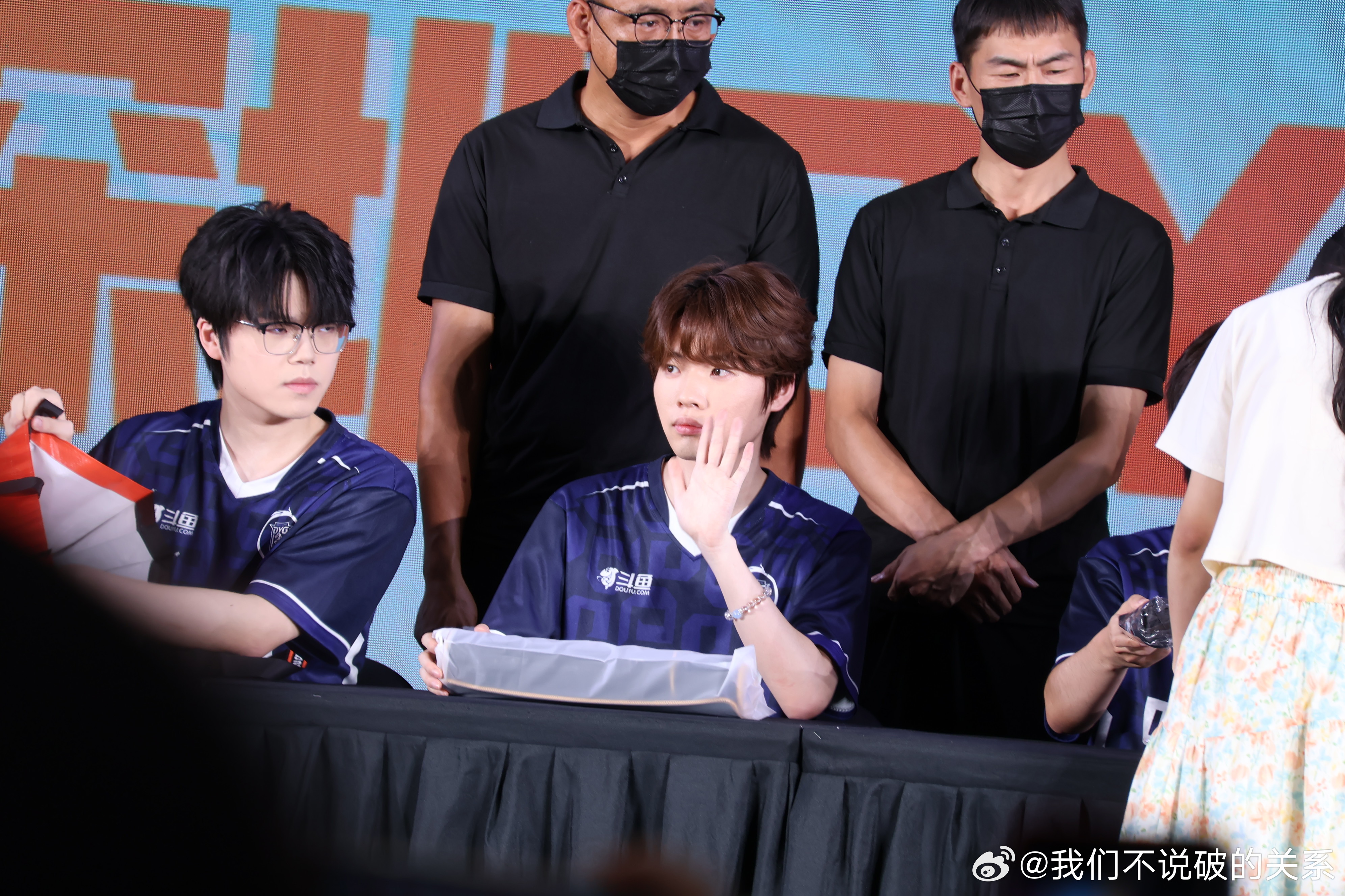 先发几张原图给你们看看连滤镜都没调过的…美得我想哭