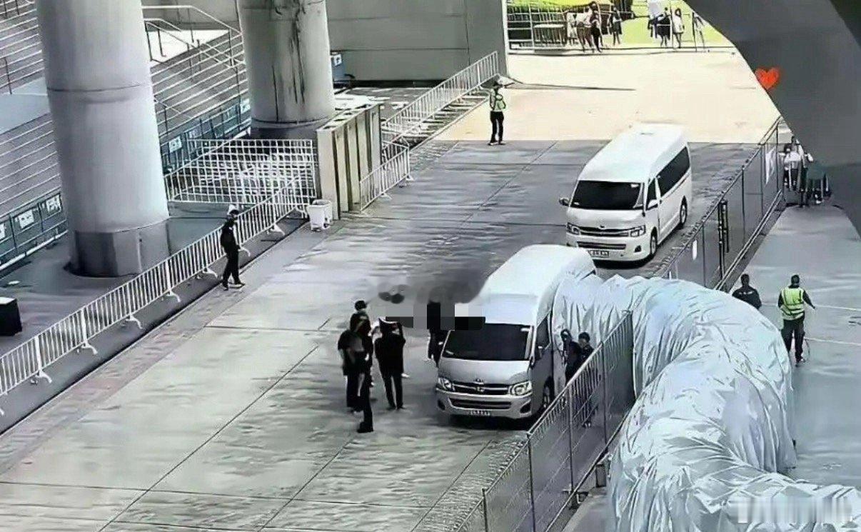 这种车都是接谁的呀？这么大待遇