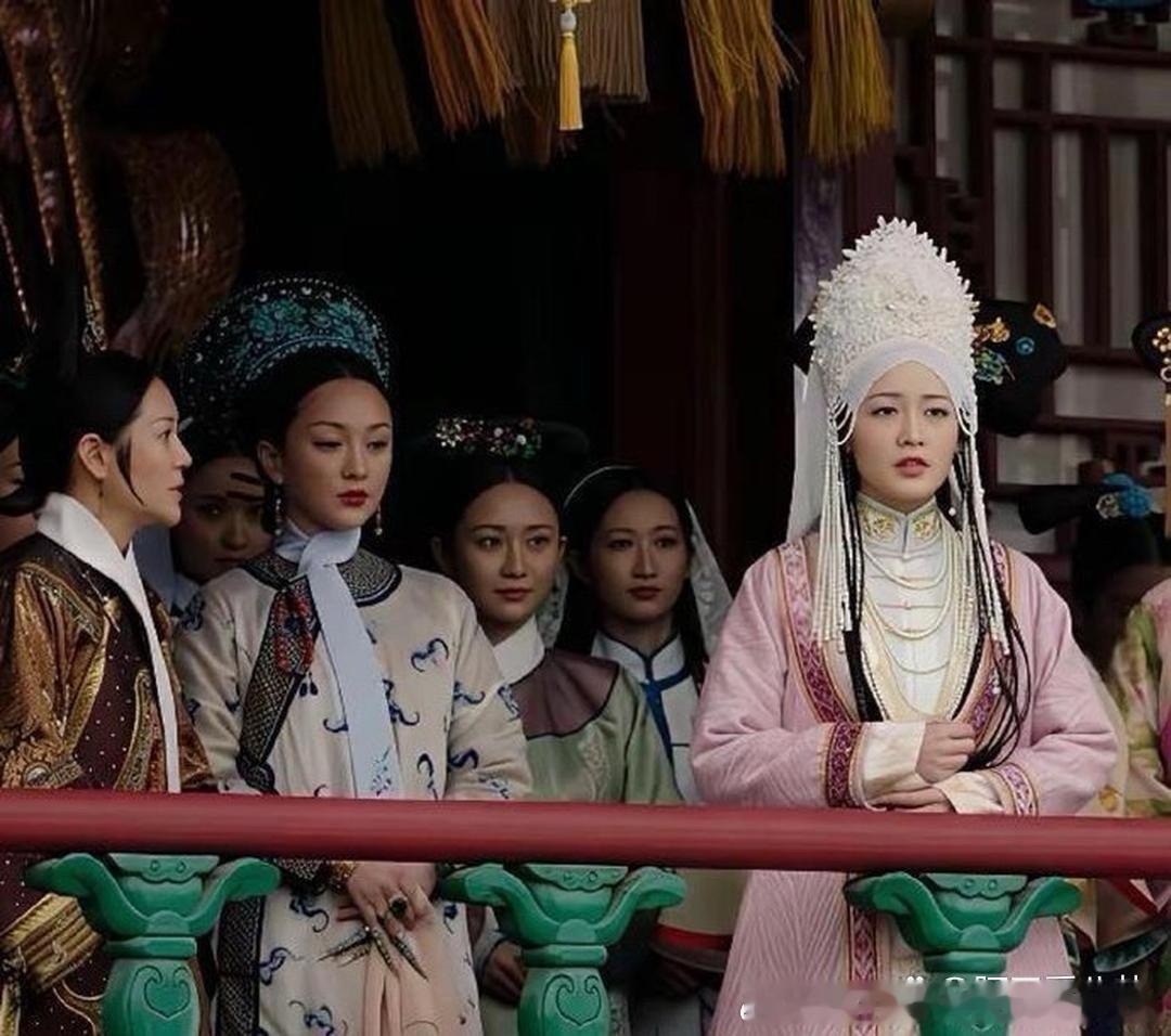 周迅这嫉妒的小眼神都快溢出屏幕了，虽然是演戏，但也太真实了…