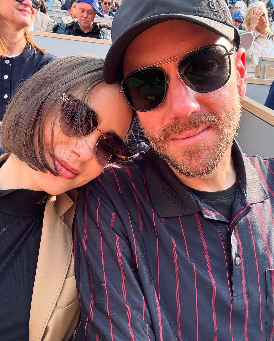 Lilycollins莉莉柯林斯和老公CharlieMcDowell分享前两