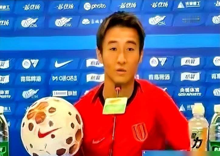 谁说球员不能谈“恩怨”？韦世豪赛前就这么说了，有人觉得他不“体面”。结果