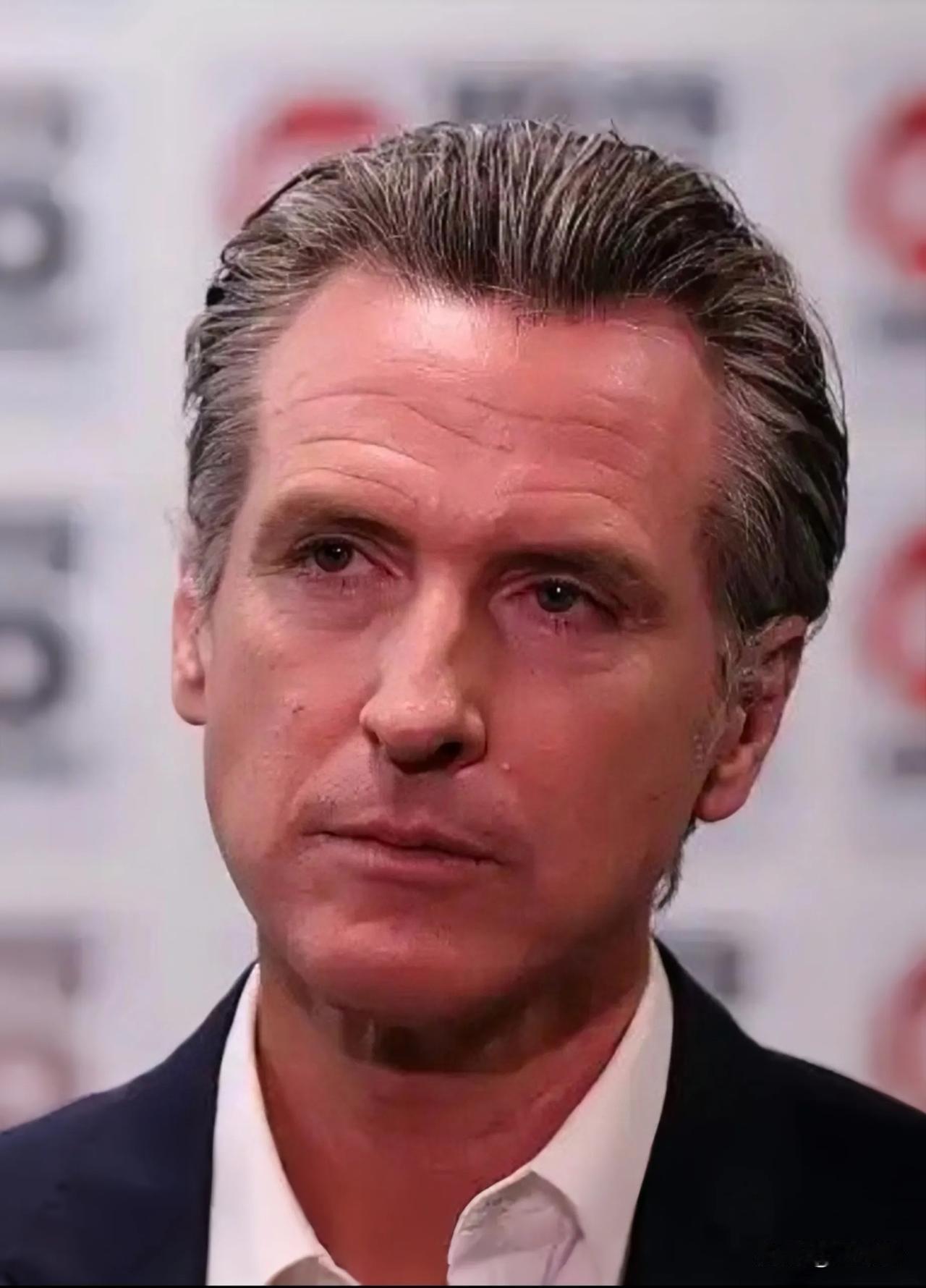加州州长纽森绝对是个猛男，面对被逮捕威胁，硬气表示“放马过来啊，我们就此做个了结