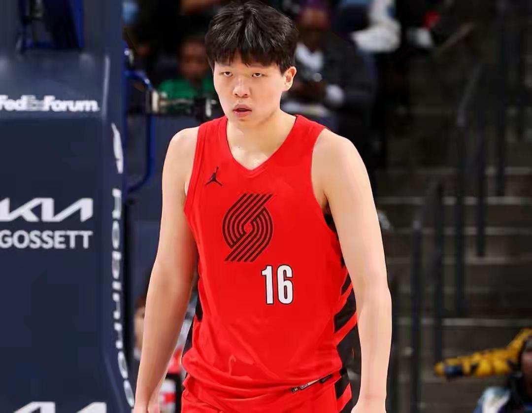 杨瀚森，你记住你是一个中锋，要去内线，不能总是飘在外线投三分啊……！开拓者9