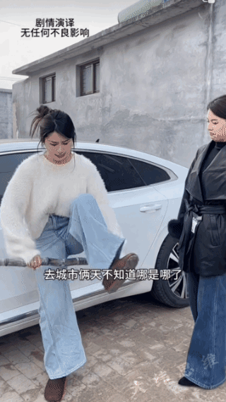 妹子真厉害，别人用膝盖，她却用大腿！