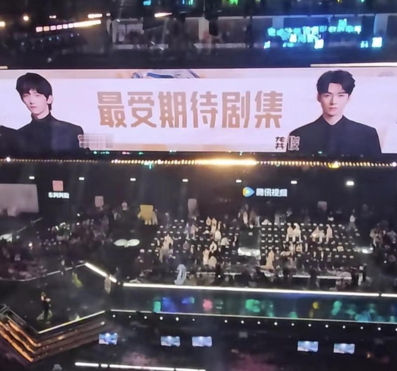 鹅都爱我们暗河传，哈哈哈哈。