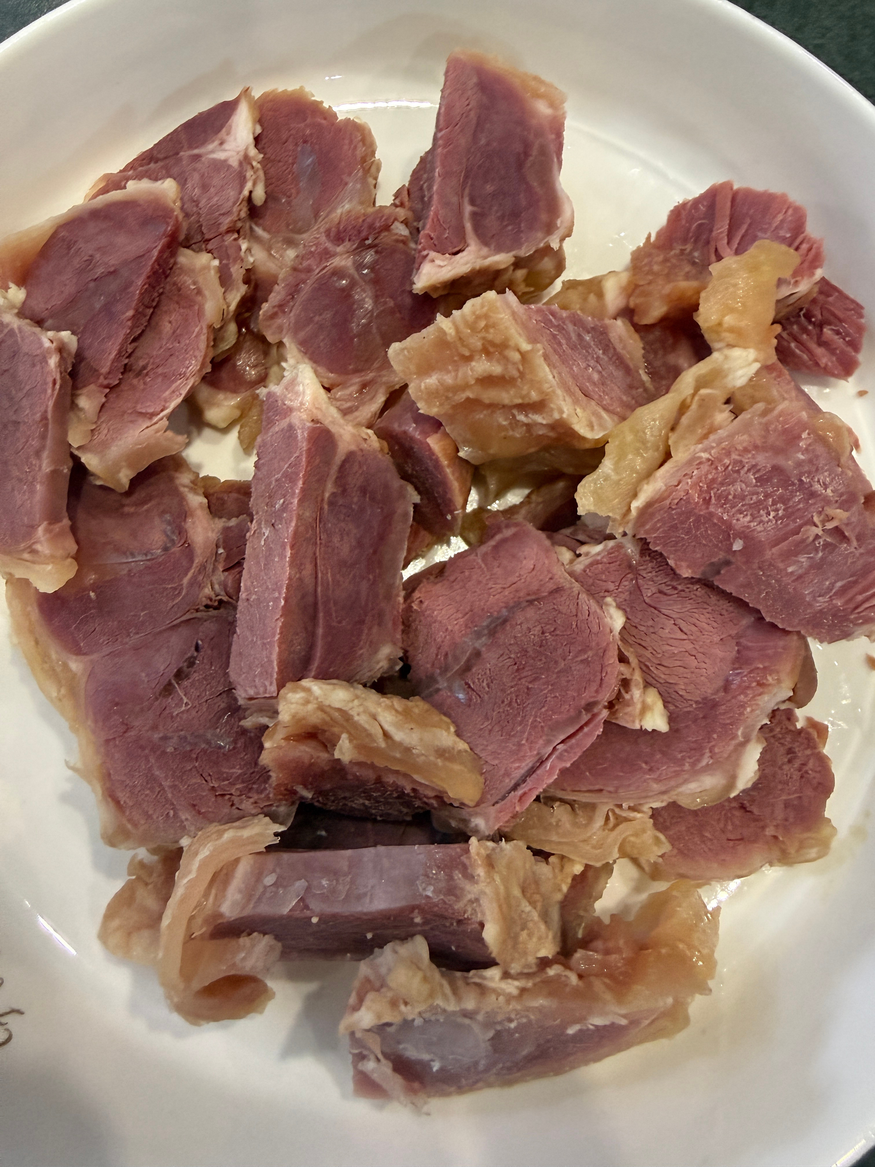 晚餐：家庭式臊子面+小表妹从老家带来的卤牛肉（巨香！）