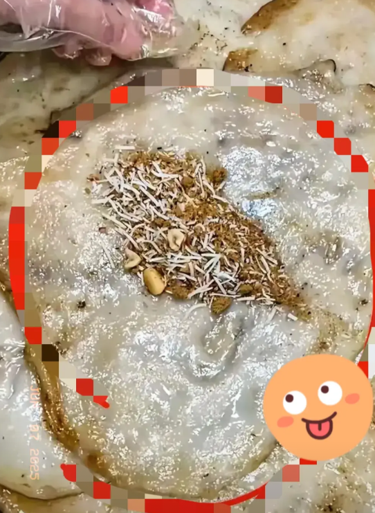 急需河南人这是我老公在河南出差，然后在河南小吃一条街看到的，说是河南特产，超多