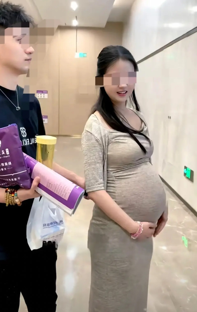 同事怀孕6个月了，已经有俩闺女，特想知道这胎是男是女，本来夫妻俩不打算再要，结果