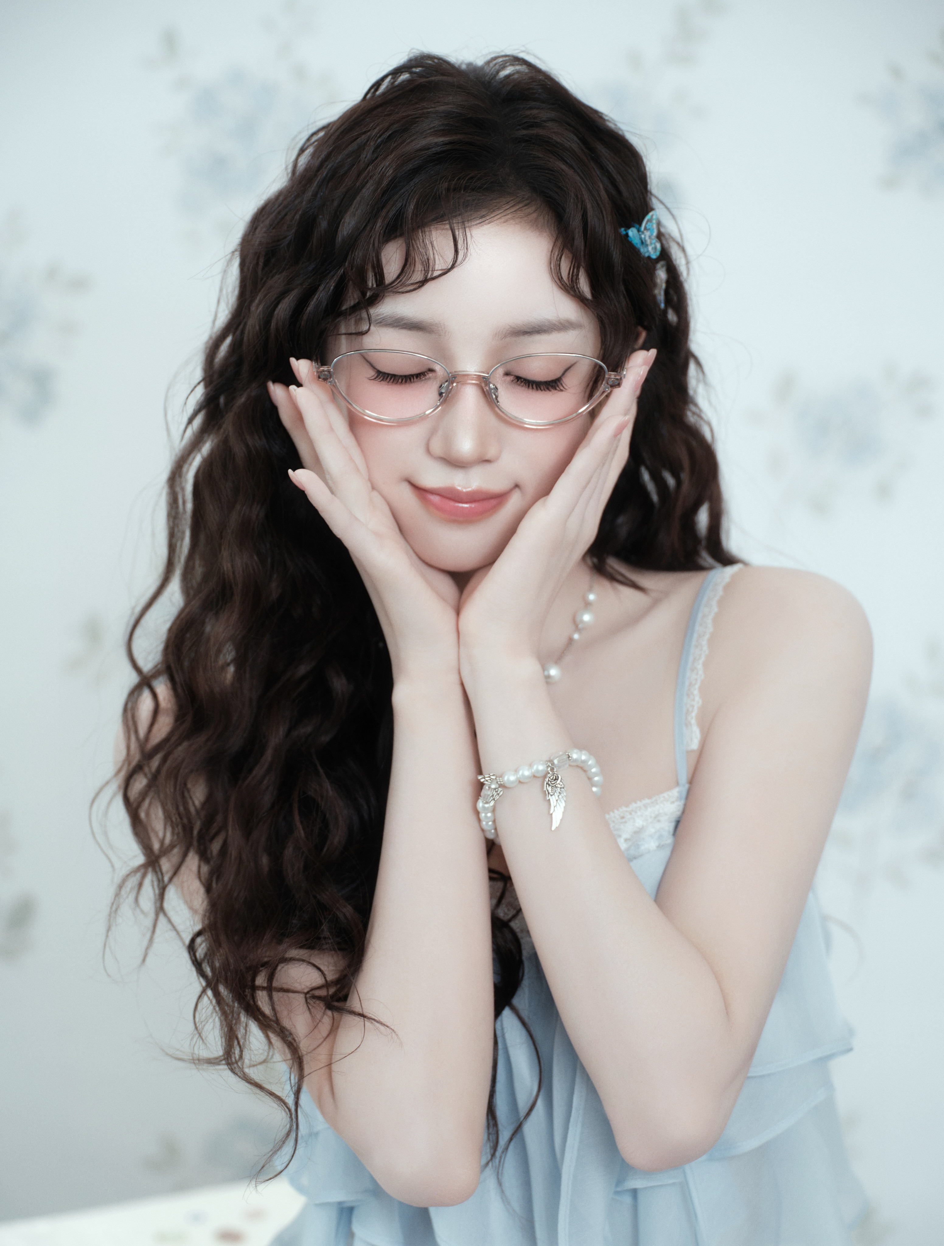 idle组合宋雨琦烟嗓妖精❤️帅气北京狗勾260819官方ig更新YUQIx