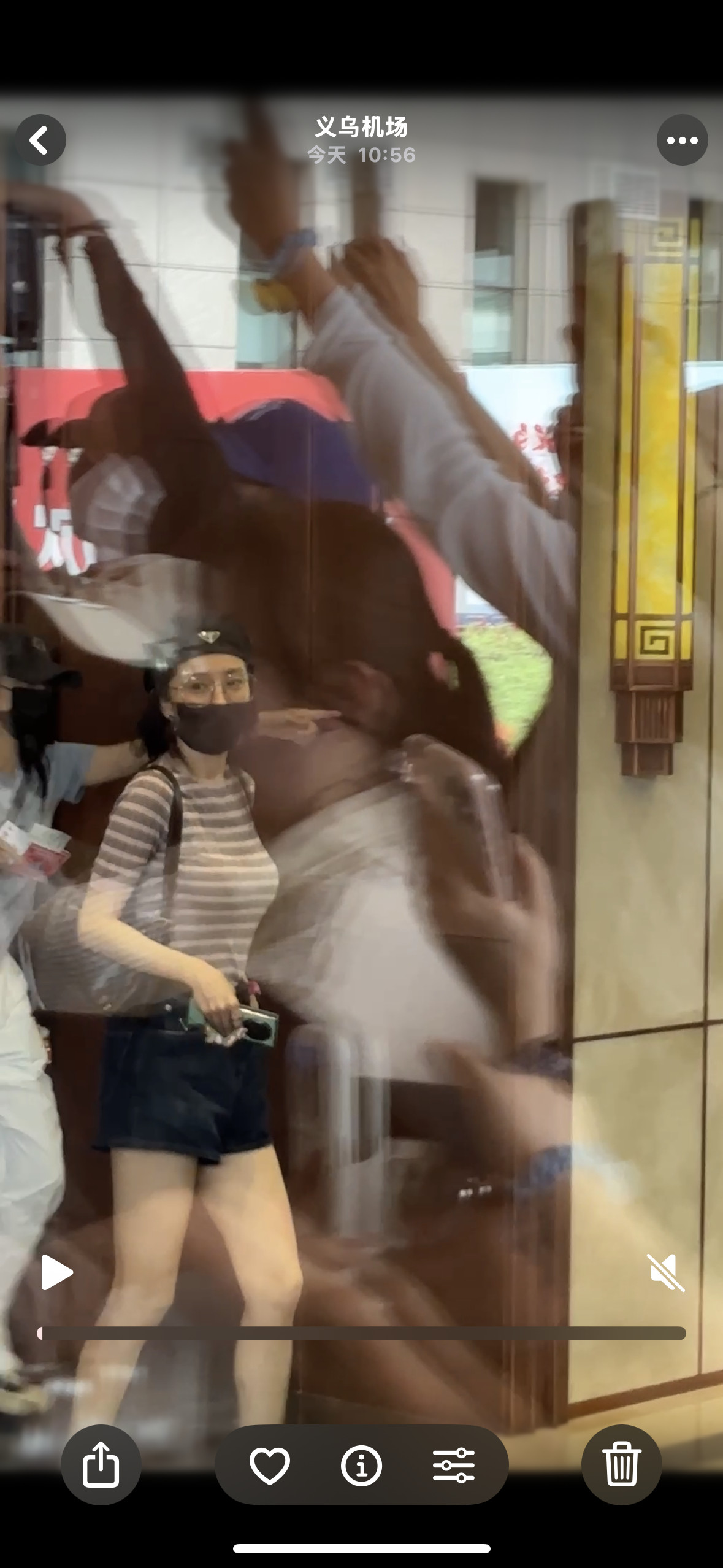 一从休息室出来就盯盯马蜂谁受得了