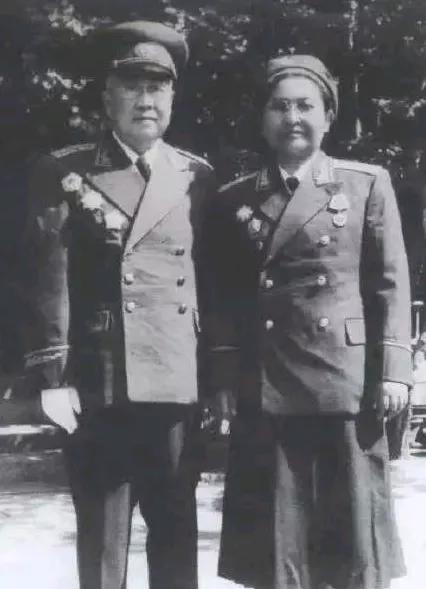 1946年，冀察纵队政委刘道生发现，司令员郭天民瞒着军区首长聂荣臻，将一万多本