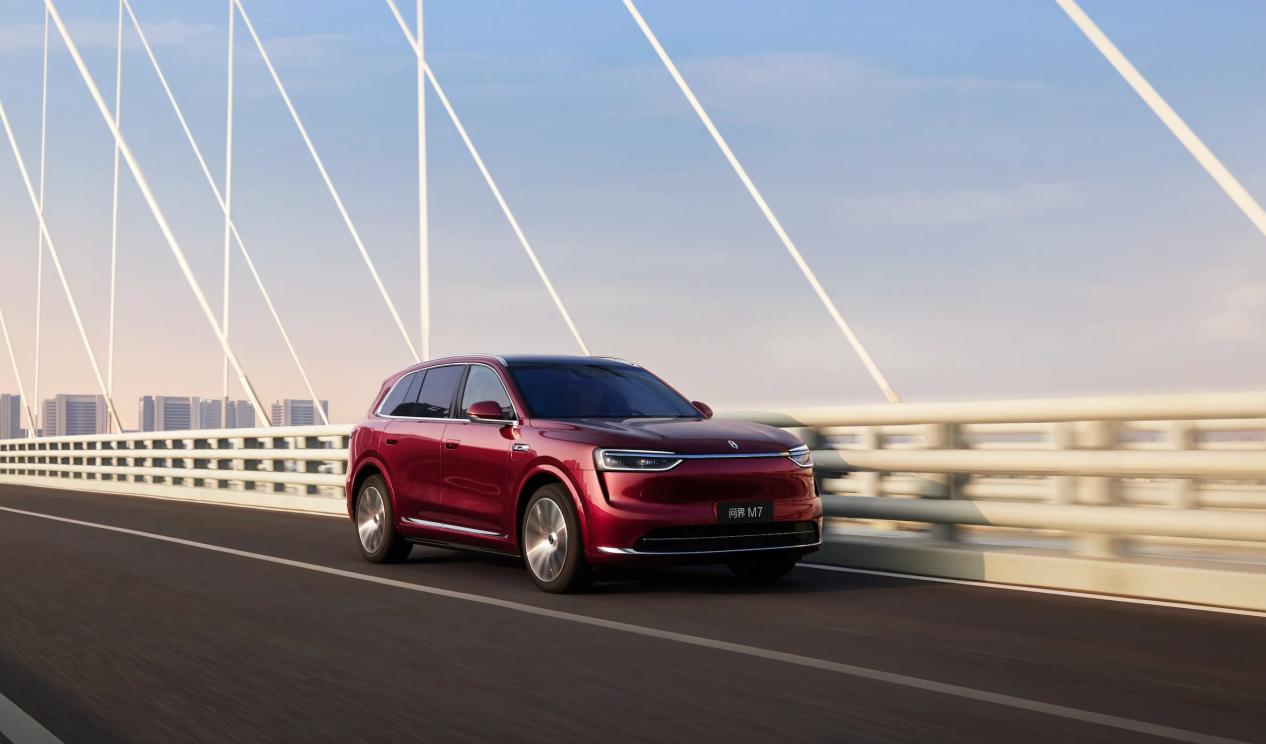 全家出游选车，零跑C16和问界M7谁更香？  选择一辆满足全家人出行的大空间