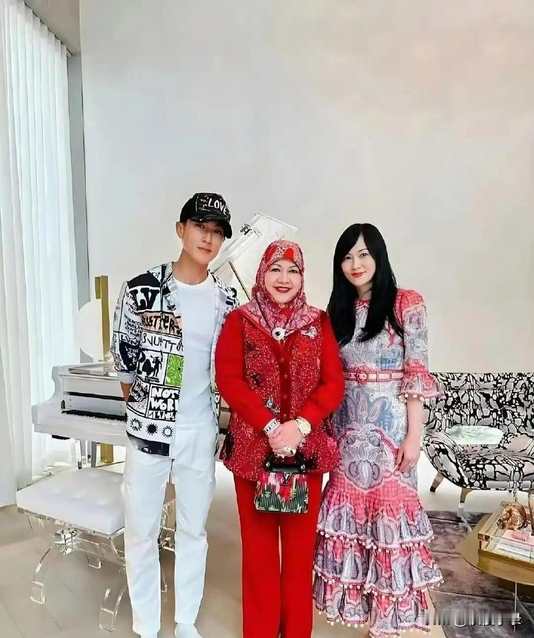 吴尊家这也忒幸福了！他老婆依旧那么靓，真的，女人婚姻幸不幸福，瞅脸就明了，爱人如