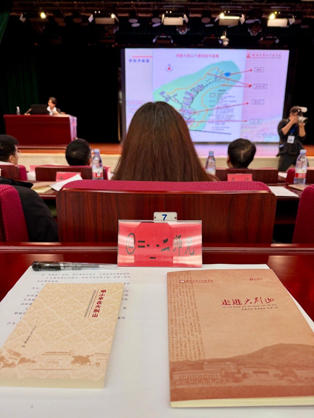 算起来，十年没上过晚自习了。这次师兄学得是格外认真呢。​​​