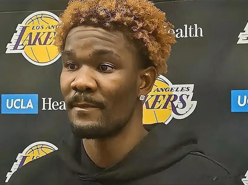 湖人icon内线悍将艾顿icon所言极是啊！今日，艾顿球员接受了记者采访，被